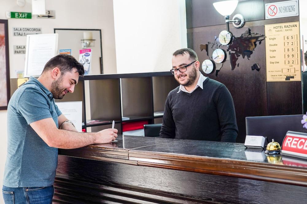 Hotel Razvan Βουκουρέστι Εξωτερικό φωτογραφία