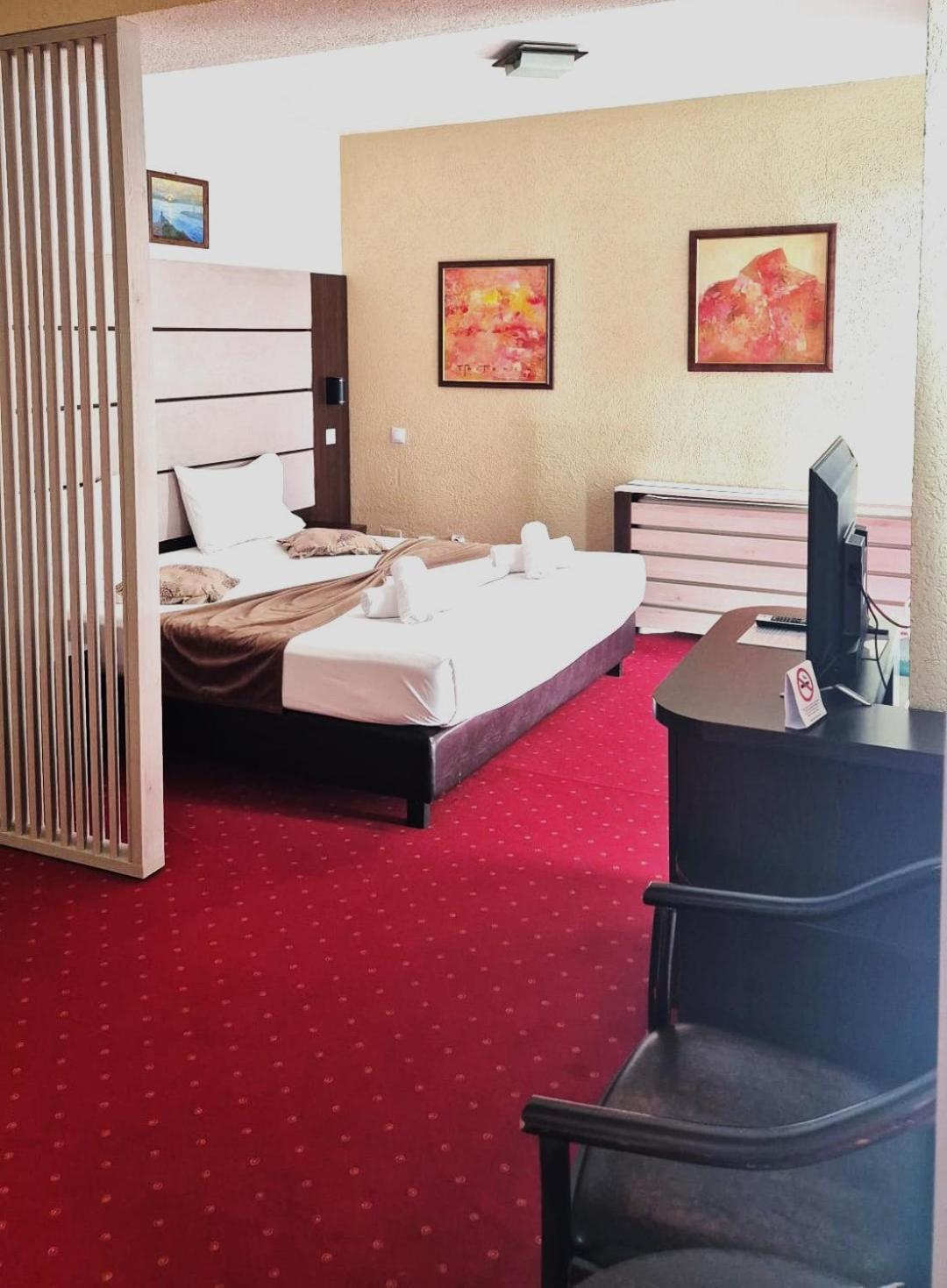Hotel Razvan Βουκουρέστι Εξωτερικό φωτογραφία