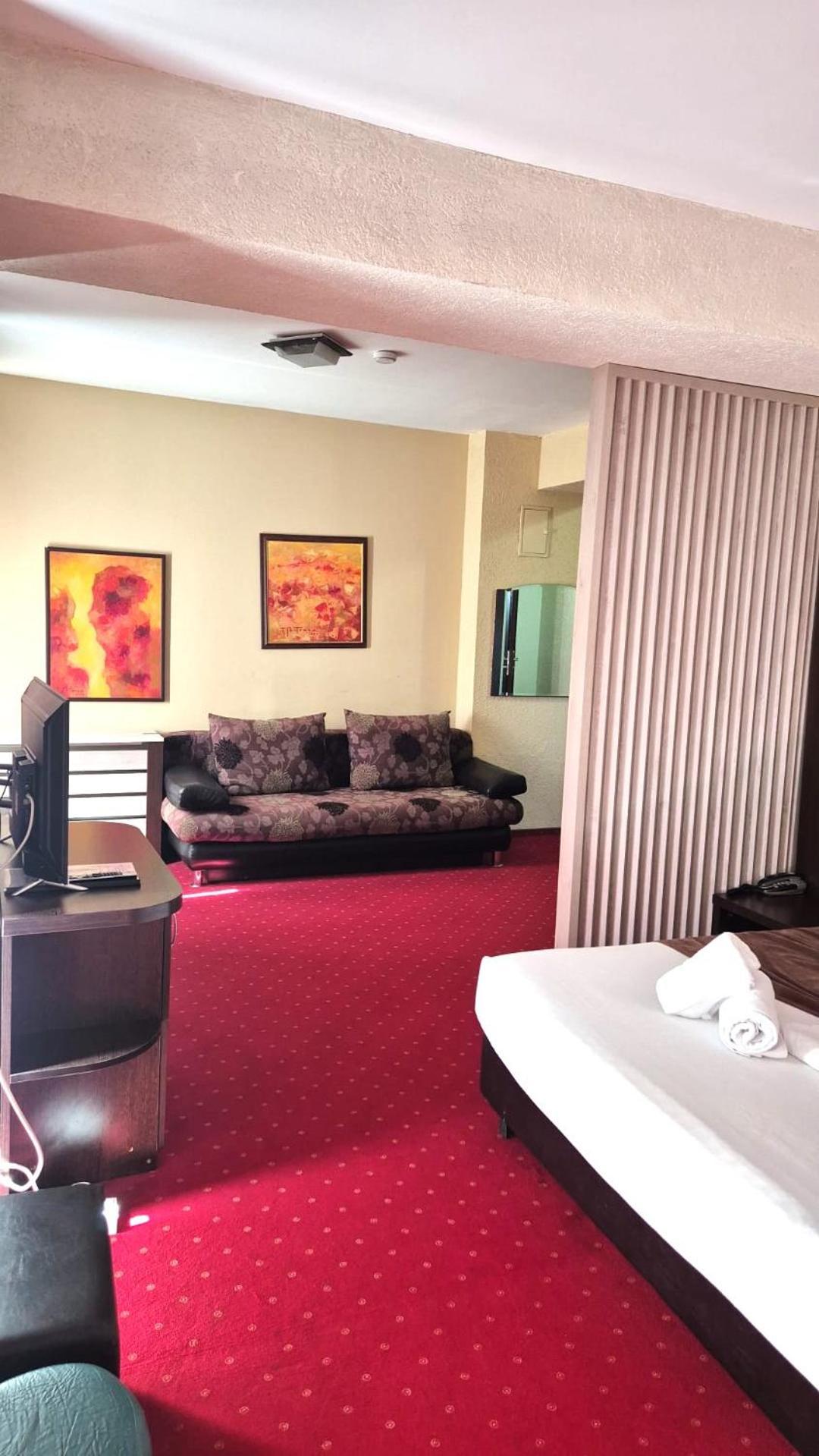 Hotel Razvan Βουκουρέστι Εξωτερικό φωτογραφία
