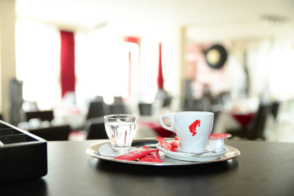 Hotel Razvan Βουκουρέστι Εξωτερικό φωτογραφία