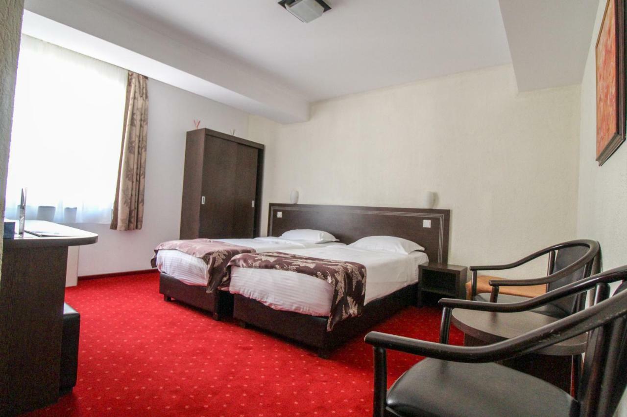 Hotel Razvan Βουκουρέστι Εξωτερικό φωτογραφία