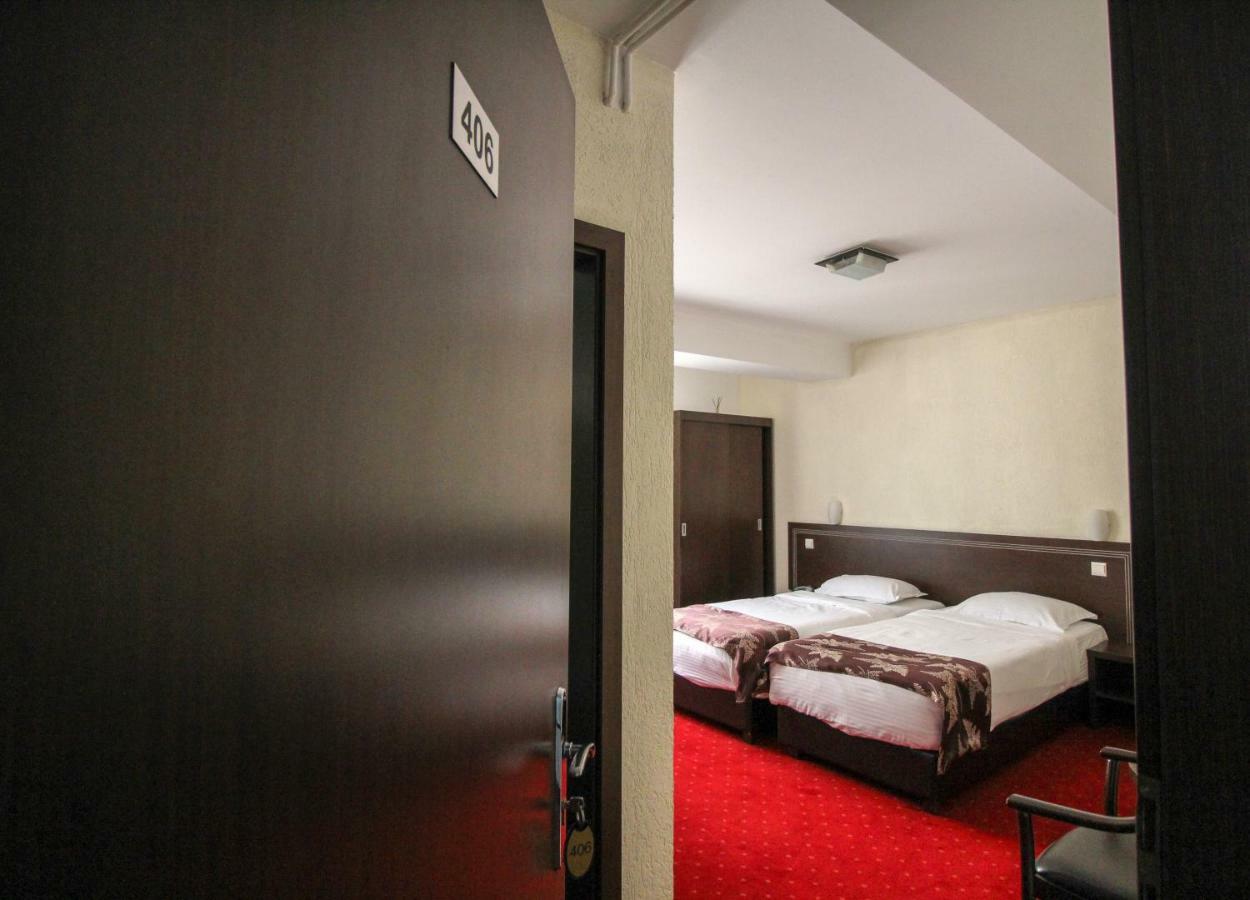 Hotel Razvan Βουκουρέστι Εξωτερικό φωτογραφία