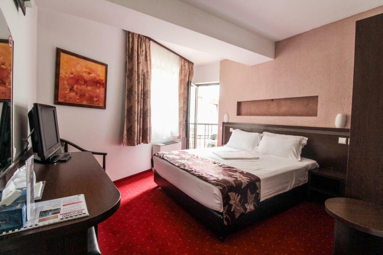 Hotel Razvan Βουκουρέστι Εξωτερικό φωτογραφία